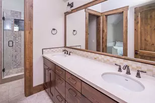 10606 Dutton Ct, Truckee, CA 96161 - Photo 17