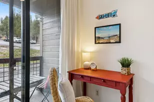 11589 Snowpeak Way, Truckee, CA 96161 - Photo 9