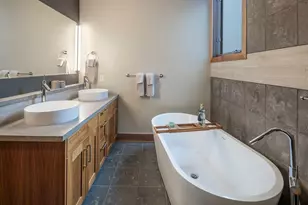 8750 Breakers Ct, Truckee, CA 96161 - Photo 19