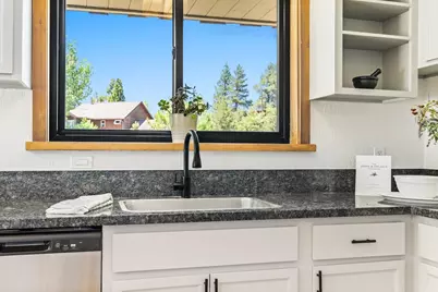 10390 Manchester Drive, Truckee, CA 96161 - Photo 9