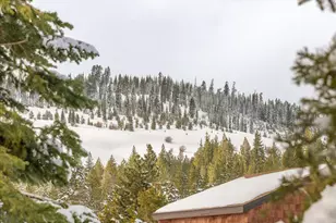 11723 Snowpeak Way, Truckee, CA 96161 - Photo 5