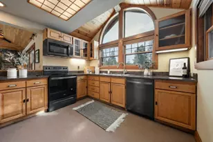 11909 Bavarian Way, Truckee, CA 96161 - Photo 7