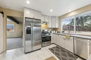 16029 Glenshire Dr, Truckee, CA 96161 - Photo 9