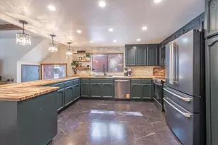 12621 Peregrine Dr, Truckee, CA 96161 - Photo 1