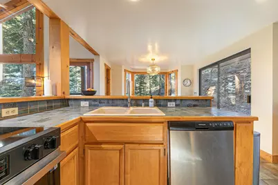 11504 Skislope Way, Truckee, CA 96161 - Photo 15