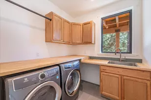 10947 Zermatt Dr, Truckee, CA 96161 - Photo 27