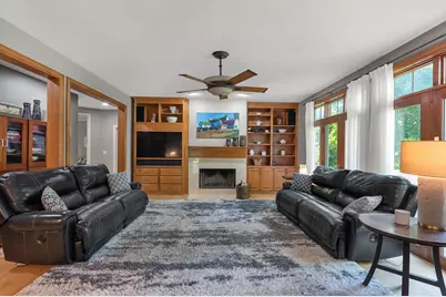 10137 N Kenilworth Ct, Mequon, WI 53092 - Photo 3