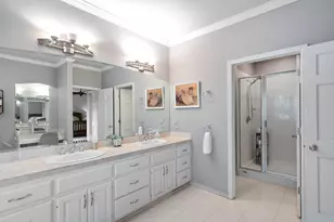 10137 N Kenilworth Ct, Mequon, WI 53092 - Photo 17