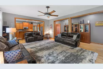 10137 N Kenilworth Ct, Mequon, WI 53092 - Photo 7