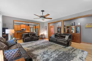 10137 N Kenilworth Ct, Mequon, WI 53092 - Photo 7