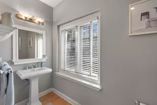 10137 N Kenilworth Ct, Mequon, WI 53092 - Photo 11