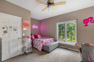 10137 N Kenilworth Ct, Mequon, WI 53092 - Photo 23