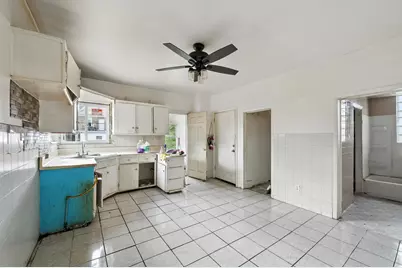 2071 S 12th St, Milwaukee, WI 53204 - Photo 9