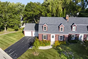 1012 W Cedar Ridge Ct, Mequon, WI 53092 - Photo 29