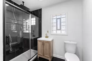 2435 N 57th St, Milwaukee, WI 53210 - Photo 15