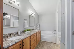 8685 S Deerwood Ln, Franklin, WI 53132 - Photo 19