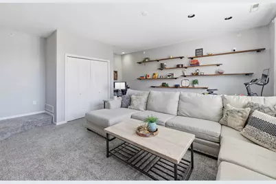 8685 S Deerwood Ln, Franklin, WI 53132 - Photo 15