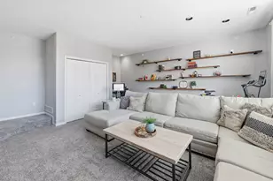 8685 S Deerwood Ln, Franklin, WI 53132 - Photo 15