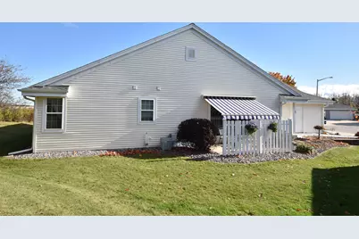 1875  Woodview Cir, Port Washington, WI 53074 - Photo 5