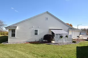 1875 Woodview Cir, Port Washington, WI 53074 - Photo 5