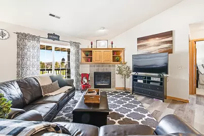 W241N2507  East Parkway Meadow Cir #6, Pewaukee, WI 53072 - Photo 7