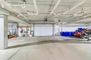 W241N2507 E Parkway Meadow Cir, Pewaukee, WI 53072 - Photo 17