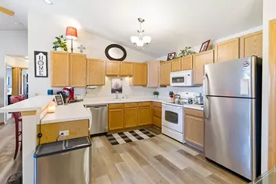 W241N2507  East Parkway Meadow Cir #6, Pewaukee, WI 53072 - Photo 5