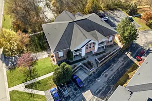 W241N2507 E Parkway Meadow Cir, Pewaukee, WI 53072 - Photo 19