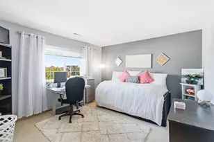 W241N2507 E Parkway Meadow Cir, Pewaukee, WI 53072 - Photo 11