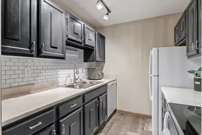 8117 W Manitoba St #16, West Allis, WI 53219 - Photo 7