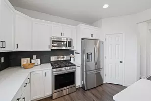 W139N6328 Bridal Wreath Ln, Menomonee Falls, WI 53051 - Photo 7