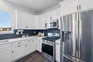 W139N6328 Bridal Wreath Ln, Menomonee Falls, WI 53051 - Photo 9