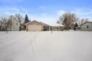 W152N7433 Westwood Dr, Menomonee Falls, WI 53051 - Photo 17