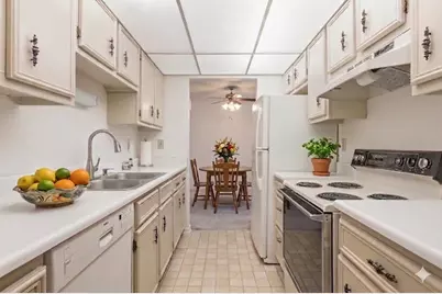 937 W Heritage Ct #201, Mequon, WI 53092 - Photo 3
