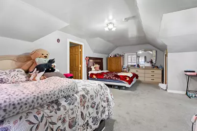 2068 S 32nd St, Milwaukee, WI 53215 - Photo 11