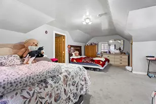 2068 S 32nd St, Milwaukee, WI 53215 - Photo 11