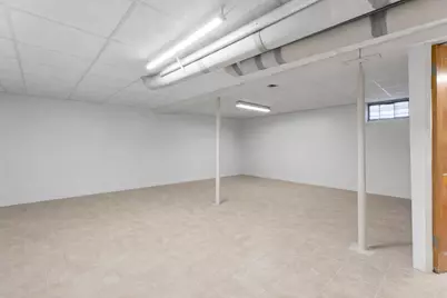 2068 S 32nd St, Milwaukee, WI 53215 - Photo 13