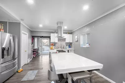 2960 S 15th Pl, Milwaukee, WI 53215 - Photo 5