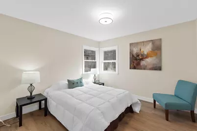 8424 N Fox Croft Ln, Fox Point, WI 53217 - Photo 9