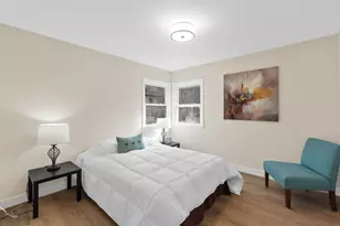 8424 N Fox Croft Ln, Fox Point, WI 53217 - Photo 9