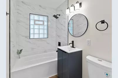 8424 N Fox Croft Ln, Fox Point, WI 53217 - Photo 11