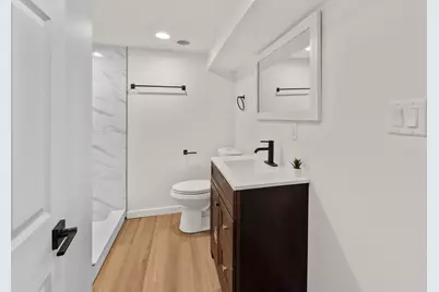 8424 N Fox Croft Ln, Fox Point, WI 53217 - Photo 21