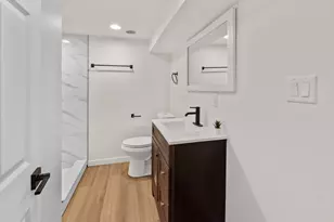 8424 N Fox Croft Ln, Fox Point, WI 53217 - Photo 21