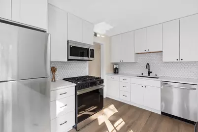 8424 N Fox Croft Ln, Fox Point, WI 53217 - Photo 7