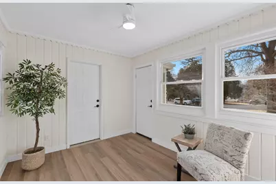 8424 N Fox Croft Ln, Fox Point, WI 53217 - Photo 15