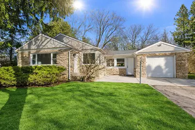 8424 N Fox Croft Ln, Fox Point, WI 53217 - Photo 1