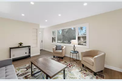 8424 N Fox Croft Ln, Fox Point, WI 53217 - Photo 3