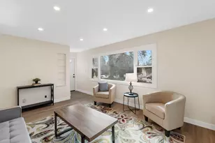 8424 N Fox Croft Ln, Fox Point, WI 53217 - Photo 3