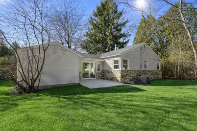 8424 N Fox Croft Ln, Fox Point, WI 53217 - Photo 25