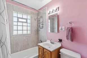 4864 N 21st St, Milwaukee, WI 53209 - Photo 11